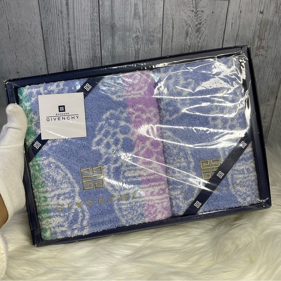 GIVENCHY towel gift set with box - Picture 3 of 8